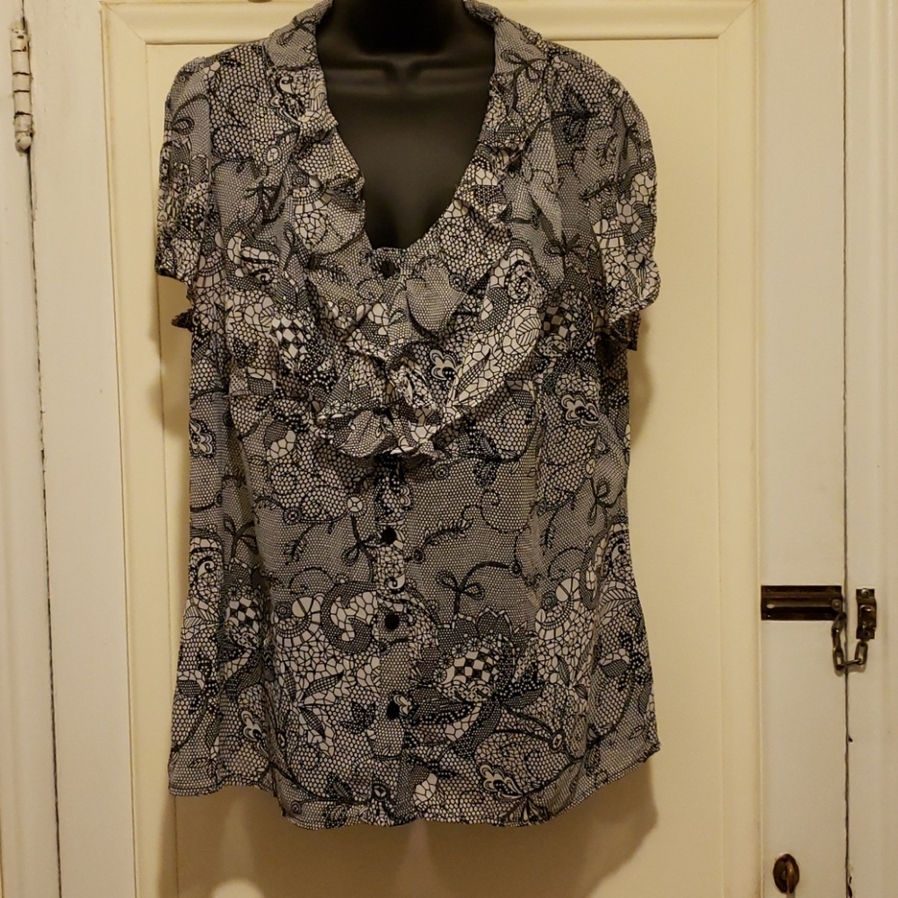 Worthington Woman Black & White Print Knit Blouse